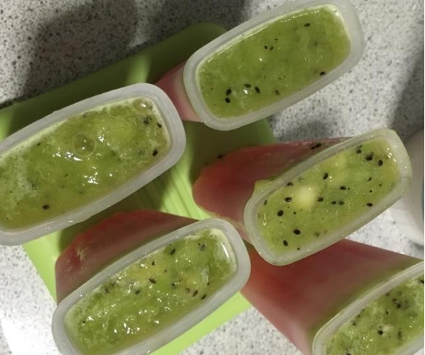 西瓜牛奶怎么做冰棒，西瓜牛奶怎么做冰棒好吃（教你在家做西瓜冰棒）