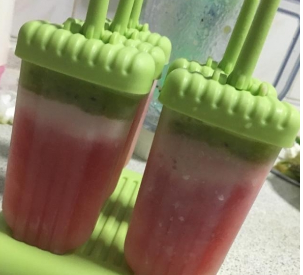 西瓜牛奶怎么做冰棒，西瓜牛奶怎么做冰棒好吃（教你在家做西瓜冰棒）