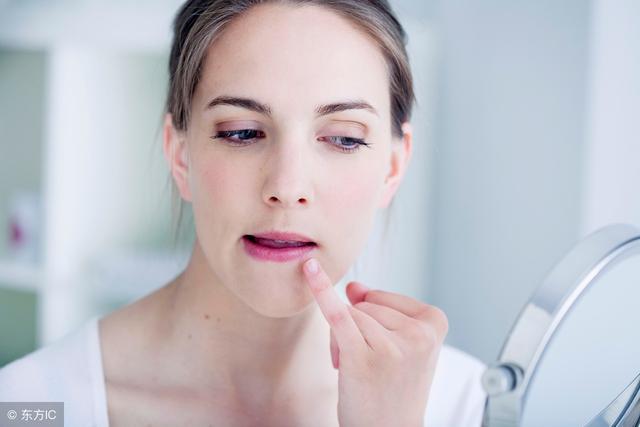 乳头开裂怎么办，哺乳期乳房头有裂口怎么办（哺乳期间的乳头皲裂很常见）