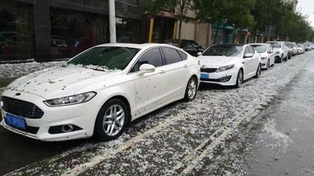 车子被冰雹砸了保险赔吗，冰雹把车砸了可以走保险吗（车子被砸成筛子）