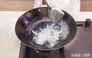 怎样做鱿鱼丝这道菜，鱿鱼丝这么做，好吃到停不下来
