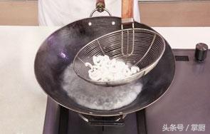 怎样做鱿鱼丝这道菜，鱿鱼丝这么做，好吃到停不下来