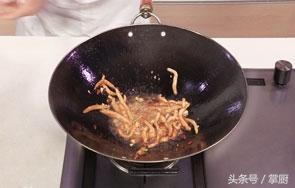 怎样做鱿鱼丝这道菜，鱿鱼丝这么做，好吃到停不下来