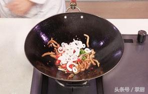 怎样做鱿鱼丝这道菜，鱿鱼丝这么做，好吃到停不下来