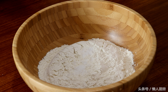 怎么做葱油花卷，葱香花卷怎么做最简单又好看（教你做好看又好吃的葱油花卷）