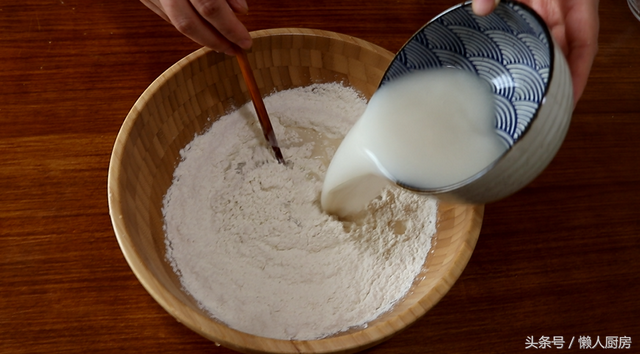 怎么做葱油花卷，葱香花卷怎么做最简单又好看（教你做好看又好吃的葱油花卷）