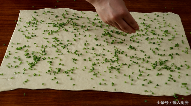 怎么做葱油花卷，葱香花卷怎么做最简单又好看（教你做好看又好吃的葱油花卷）