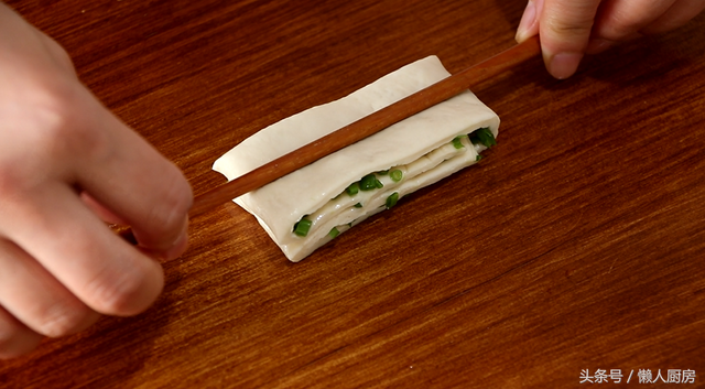 怎么做葱油花卷，葱香花卷怎么做最简单又好看（教你做好看又好吃的葱油花卷）