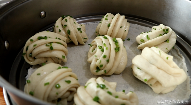 怎么做葱油花卷，葱香花卷怎么做最简单又好看（教你做好看又好吃的葱油花卷）