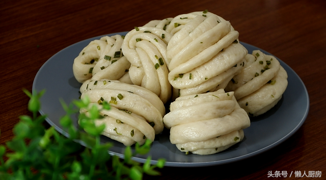 怎么做葱油花卷，葱香花卷怎么做最简单又好看（教你做好看又好吃的葱油花卷）