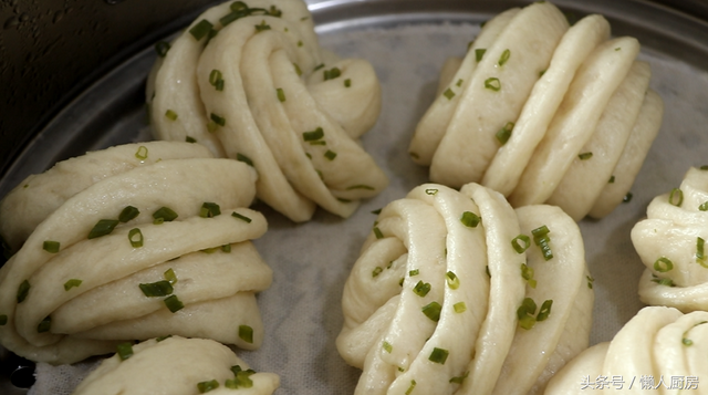 怎么做葱油花卷，葱香花卷怎么做最简单又好看（教你做好看又好吃的葱油花卷）