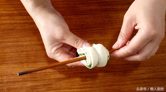 怎么做葱油花卷，葱香花卷怎么做最简单又好看（教你做好看又好吃的葱油花卷）