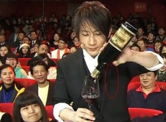 历届春晚魔术表演最严重的三次失误，两次失误的他现遭央视封杀