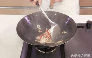 怎样炒鱿鱼丝又嫩又好吃，用带有独特海香的鱿鱼