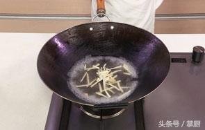 怎样炒鱿鱼丝又嫩又好吃，用带有独特海香的鱿鱼