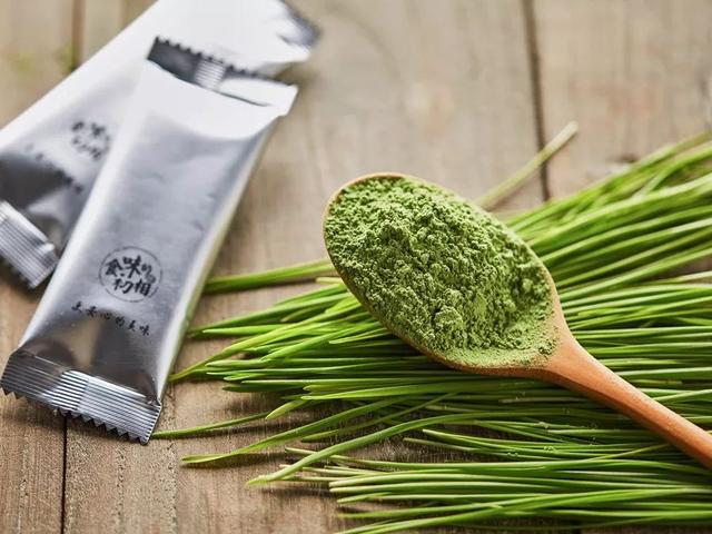 青汁什么时候喝最好，青汁什么时候喝最好?饭前喝还是饭后喝好（你需要一杯青汁，过年必备）