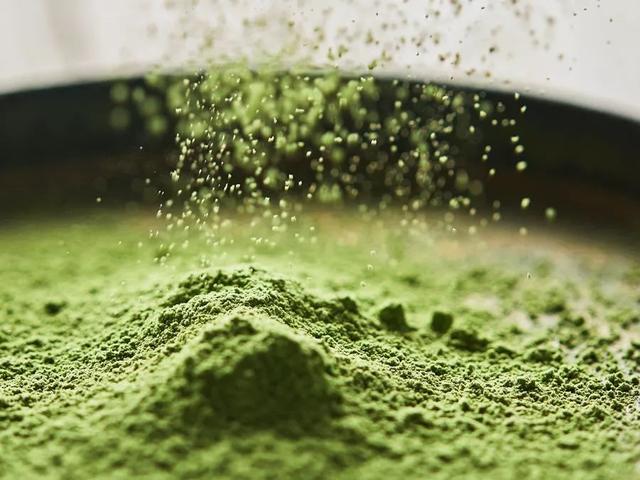 青汁什么时候喝最好，青汁什么时候喝最好?饭前喝还是饭后喝好（你需要一杯青汁，过年必备）