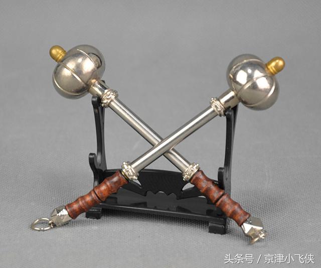 大体有擂鼓瓮金锤,梅花亮银锤,青铜倭瓜锤,镔铁亚油锤,按金银铜铁排序