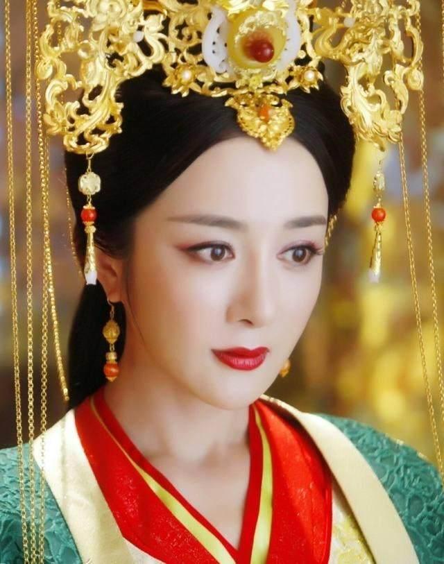 李依晓承认整容，李依晓整容真实经历（《扶摇》大师姐李依晓自曝整容5次）