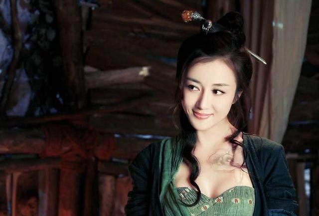 李依晓承认整容，李依晓整容真实经历（《扶摇》大师姐李依晓自曝整容5次）