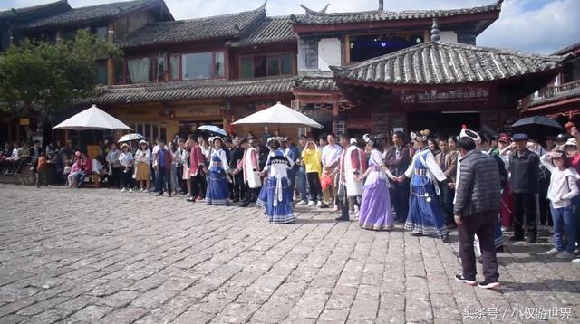 纳西族舞蹈！，纳西族舞蹈基本动作视频（实拍丽江纳西族舞蹈，太美了）