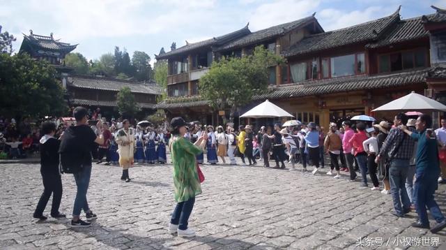 纳西族舞蹈！，纳西族舞蹈基本动作视频（实拍丽江纳西族舞蹈，太美了）