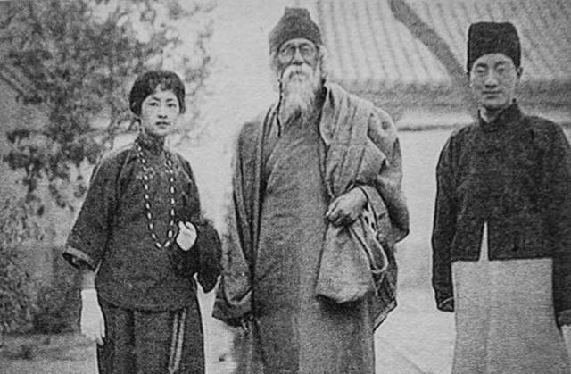 林徽因的一生简介，林徽因的一生简介及作品（回顾她的一生，真的太辛苦了）