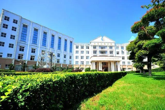 被称为“211高校之王”的武汉理工：为啥叫皇家理工，武汉理工大学三大王牌专业（在一座园林式校园上大学是什么体验）