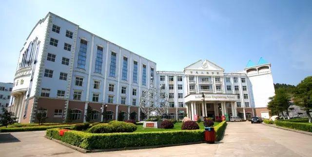 被称为“211高校之王”的武汉理工：为啥叫皇家理工，武汉理工大学三大王牌专业（在一座园林式校园上大学是什么体验）