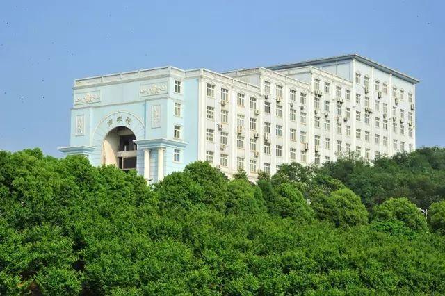 被称为“211高校之王”的武汉理工：为啥叫皇家理工，武汉理工大学三大王牌专业（在一座园林式校园上大学是什么体验）