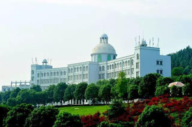 被称为“211高校之王”的武汉理工：为啥叫皇家理工，武汉理工大学三大王牌专业（在一座园林式校园上大学是什么体验）