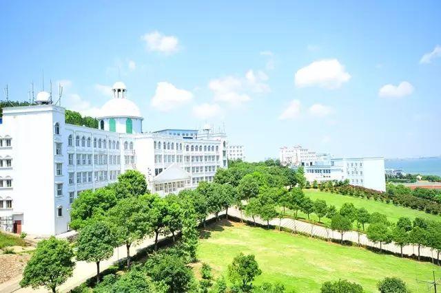 被称为“211高校之王”的武汉理工：为啥叫皇家理工，武汉理工大学三大王牌专业（在一座园林式校园上大学是什么体验）