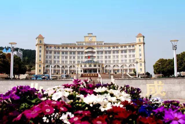 被称为“211高校之王”的武汉理工：为啥叫皇家理工，武汉理工大学三大王牌专业（在一座园林式校园上大学是什么体验）