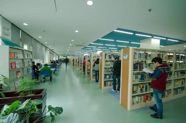 被称为“211高校之王”的武汉理工：为啥叫皇家理工，武汉理工大学三大王牌专业（在一座园林式校园上大学是什么体验）