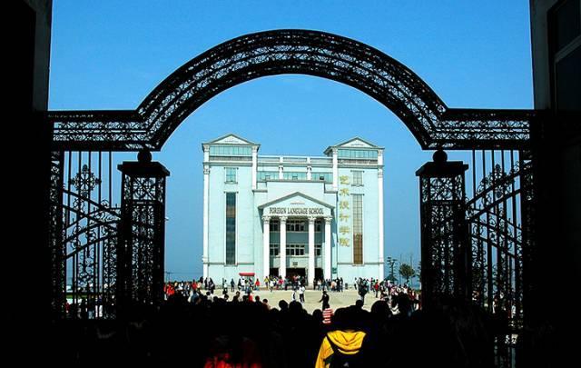 被称为“211高校之王”的武汉理工：为啥叫皇家理工，武汉理工大学三大王牌专业（在一座园林式校园上大学是什么体验）