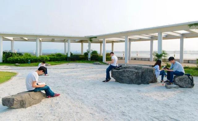 被称为“211高校之王”的武汉理工：为啥叫皇家理工，武汉理工大学三大王牌专业（在一座园林式校园上大学是什么体验）