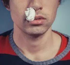 小孩流鼻血怎么办，八岁小孩流鼻血怎么办（医生给出处理方案了）