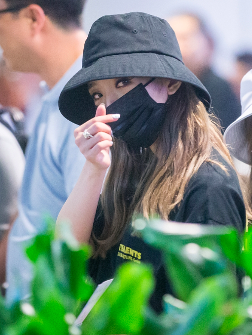 火箭少女♡杨超越♡孟美岐♡吴宣仪♡赖美云/二转，微信头像，火箭少女♡杨超越♡孟美岐♡吴宣仪♡赖美云/二转（创造101“火箭少女”成团后亮相机场）