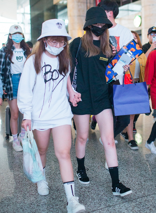 火箭少女♡杨超越♡孟美岐♡吴宣仪♡赖美云/二转，微信头像，火箭少女♡杨超越♡孟美岐♡吴宣仪♡赖美云/二转（创造101“火箭少女”成团后亮相机场）