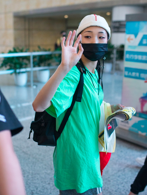 火箭少女♡杨超越♡孟美岐♡吴宣仪♡赖美云/二转，微信头像，火箭少女♡杨超越♡孟美岐♡吴宣仪♡赖美云/二转（创造101“火箭少女”成团后亮相机场）