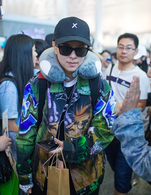 火箭少女♡杨超越♡孟美岐♡吴宣仪♡赖美云/二转，微信头像，火箭少女♡杨超越♡孟美岐♡吴宣仪♡赖美云/二转（创造101“火箭少女”成团后亮相机场）