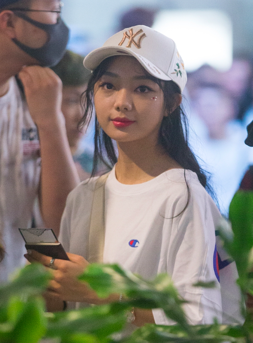 火箭少女♡杨超越♡孟美岐♡吴宣仪♡赖美云/二转，微信头像，火箭少女♡杨超越♡孟美岐♡吴宣仪♡赖美云/二转（创造101“火箭少女”成团后亮相机场）