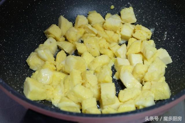 炒馒头丁的做法，怎么做馒头的方法与步骤（切成小丁炒着吃）