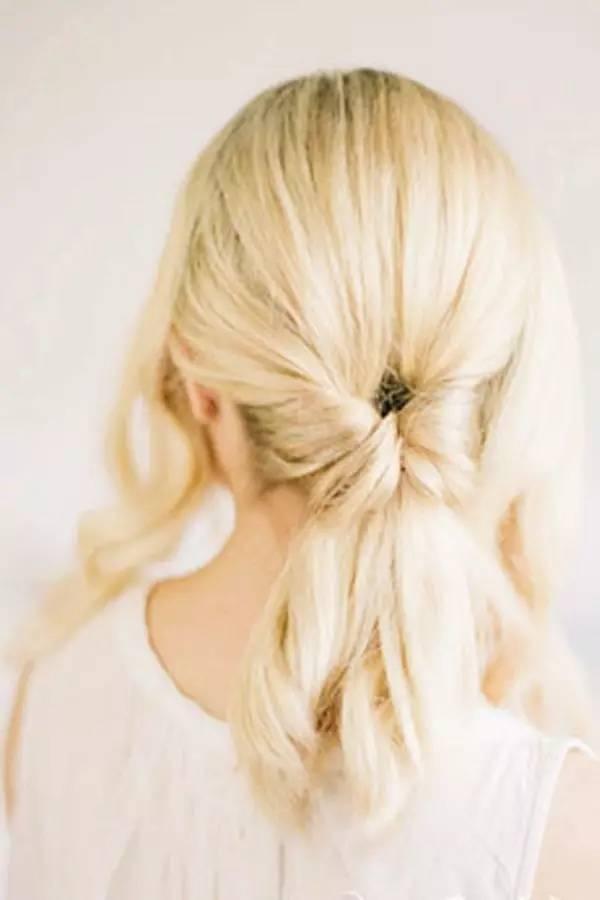 怎样盘头发,盘头发简单好看的发型(美丽大方还简单~)