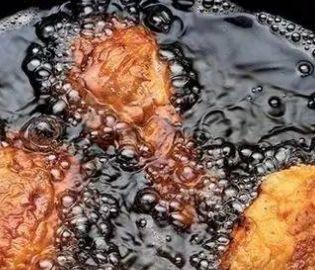 用盐水洗头的危害，经常用盐水洗头的危害（竟然有这种奇效）