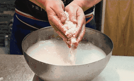 衣服发黄清洗窍门，衣服发黄怎么洗白小妙招（让发黄衣服轻松变白）