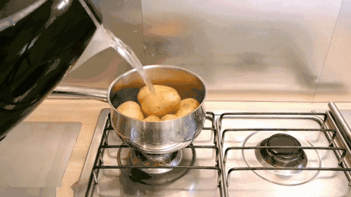 衣服发黄清洗窍门，衣服发黄怎么洗白小妙招（让发黄衣服轻松变白）