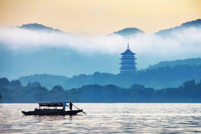 回乡偶书古诗带拼音，回乡偶书古诗带拼音衰是多音字吗（“悠然见南山”正确发音是……）