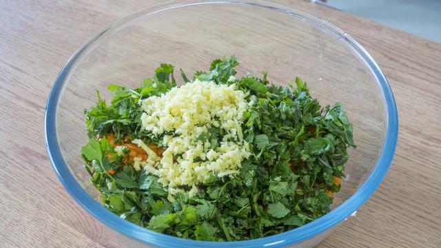 年夜饭怎么做炸货，过年吃的炸货（8道过年必备炸货）