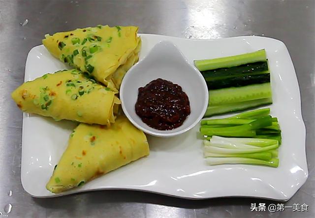 如何做葱花鸡蛋饼，做葱花鸡蛋饼的作文（小葱煎鸡蛋饼最简单的做法）